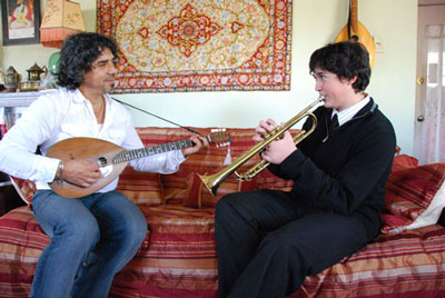 Photo of master Romani musician Rumen Sali Shopov improvising with his 2010 apprentice Benji Bloom Rifati in Shopov's Berkeley home